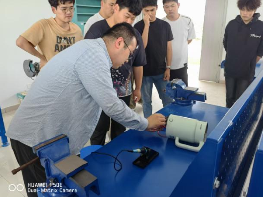 交通工程学院开展小家电公益维修志愿服务活动